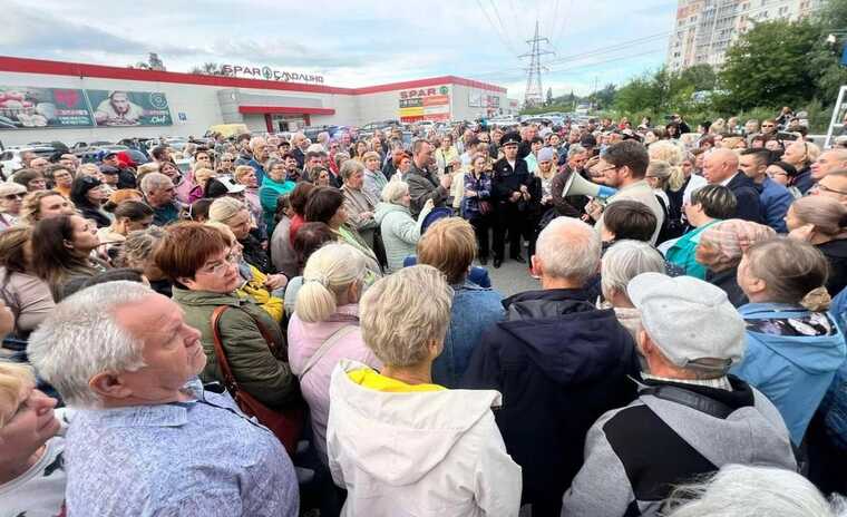 Жители Челябинска вышли на протест из-за бездействия властей во время наводнения