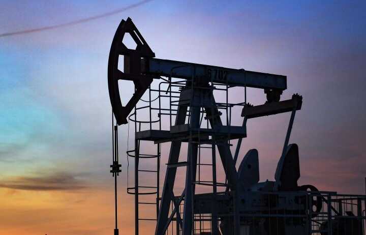 Цена российской нефти опустилась ниже 4000 рублей за баррель