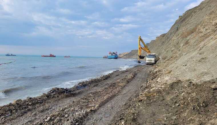 В Крыму выявили загрязнение мазутом на берегу в 6 муниципалитетах, включая Евпаторию и Ялту