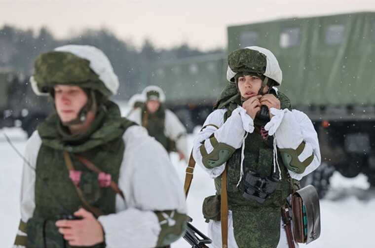 В Беларуси началась переброска войск: задействованы поезда и гражданская техника