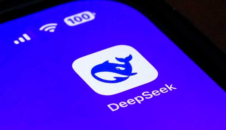 DeepSeek обновил нейросеть в гонке с ChatGPT, улучшив возможности программирования