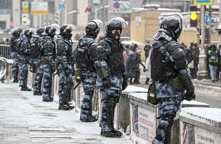 В Красноярске ограничения по ковиду продолжают использовать против протестов