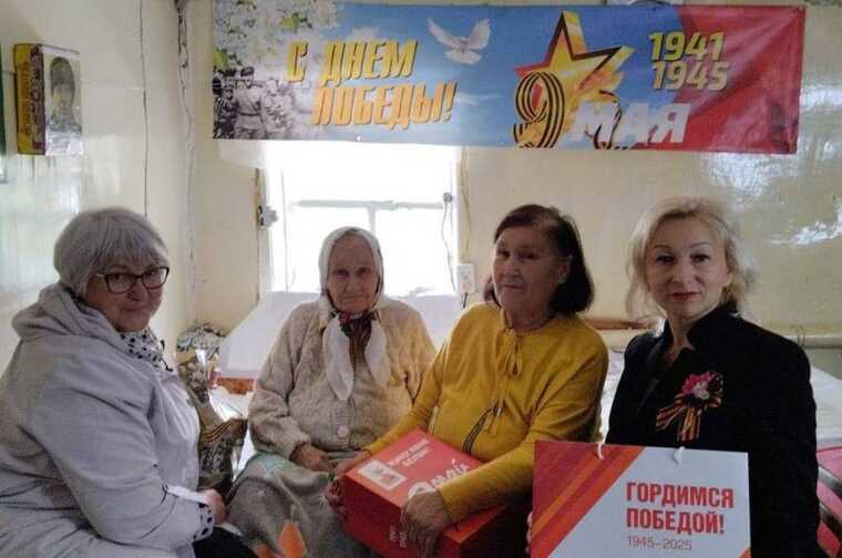 3 тысячи рублей и плед: как чиновники «позаботились» о ветеранах к 80-летию Победы