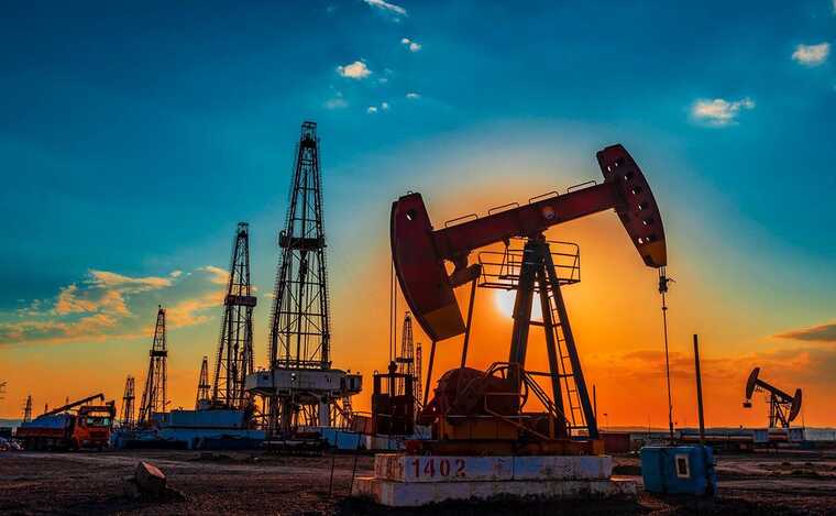 Добыча нефти в США на пике: сланцевые компании урезают капитальные затраты