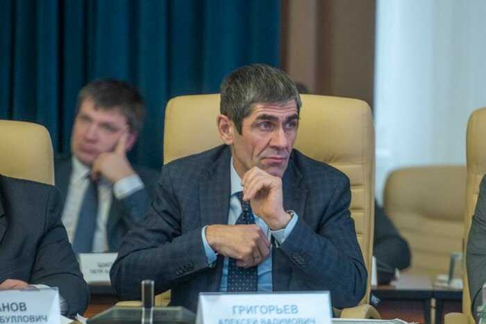 Жители Осы выступили против назначения экс-мэра Григорьева директором школы
