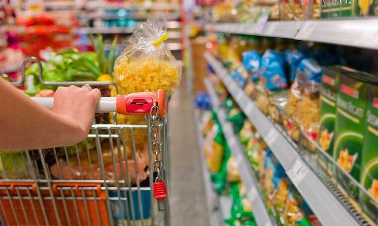 В апреле россияне потратили рекордную часть бюджета на продукты питания
